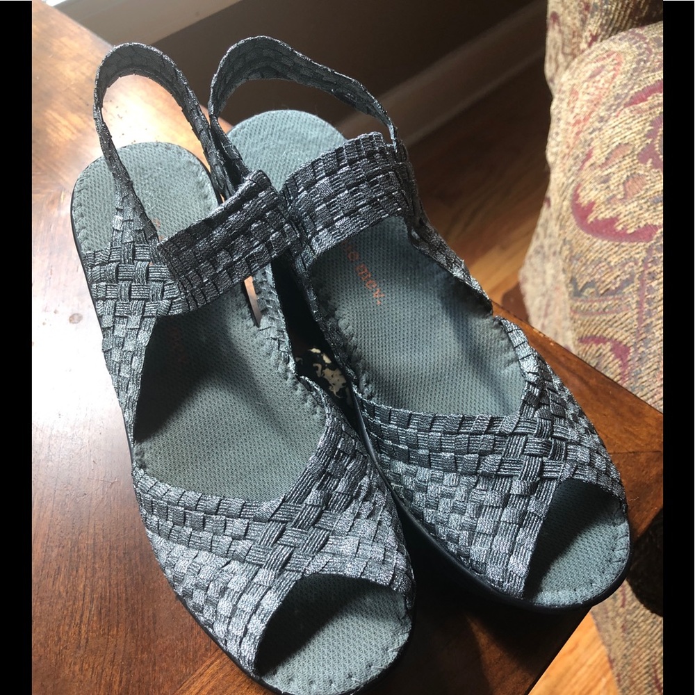 bernie mev. sandals size 39 (9 US)